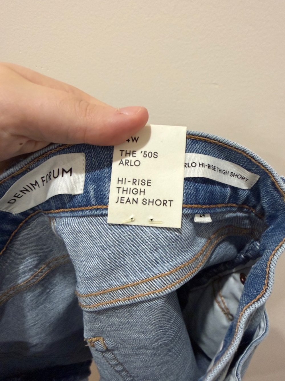 🆕 NWT Denim Forum The '50s Arlo Hi-Rise Denim Short Frayed in 7 Yrs Bleu Taboo - Picture 9 of 11